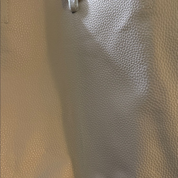 Bagdley Mischka Chic Beige Leather Shoulder Bag with Gold Chain - Picture 13 of 13